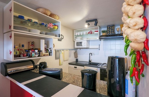 Susello Apartment | Captivating 3½-Room Apartment with Pool and Lake View