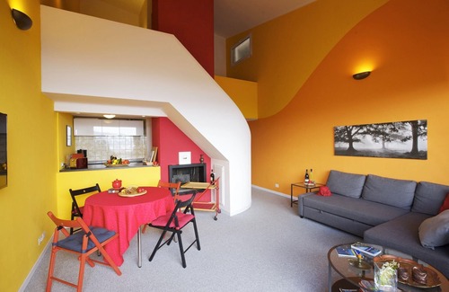 Susello Apartment | Inviting 3½-Room Apartment with Pool and Scenic Lake View