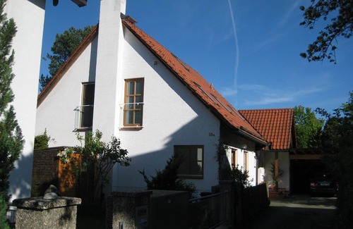 Munchen District Apartment | Elegant 2-Bedroom Apartment with Pool & Spa Amenities