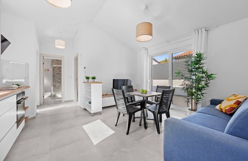 Barbariga Apartment | Attractive apartment in Peroj with terrace