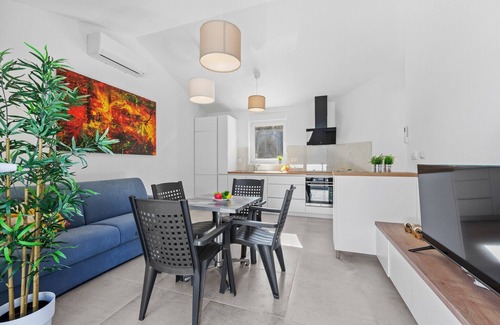 Barbariga Apartment | Attractive apartment in Peroj with terrace