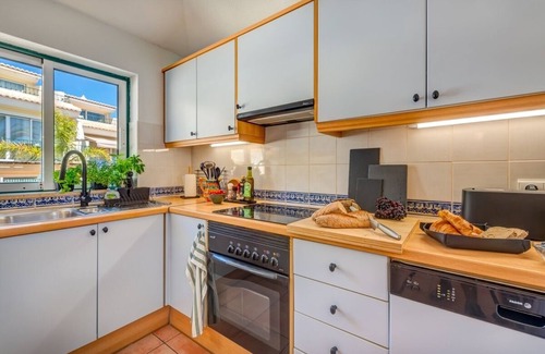 Ferragudo House | Cozy Beachside Apartment with Pool and Ocean Views