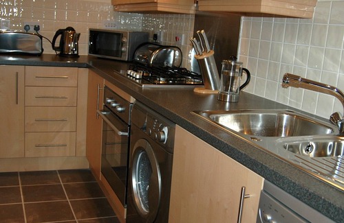 Sunbury on Thames Apartment | Attractive & comfortable apartment in Sunbury-On-Thames, West London