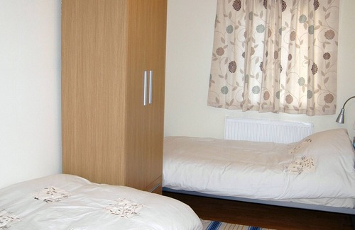 Sunbury on Thames Apartment | Attractive & comfortable apartment in Sunbury-On-Thames, West London