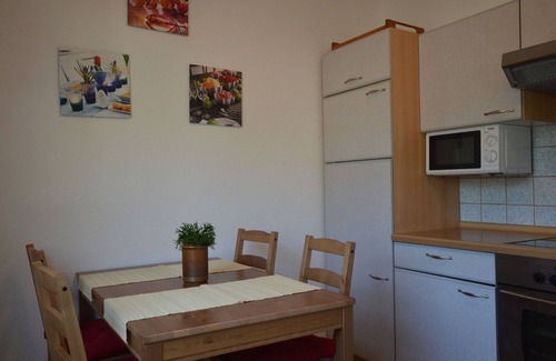 Bremm House | Inviting Holiday Home in Bremm with Garden and Kitchen