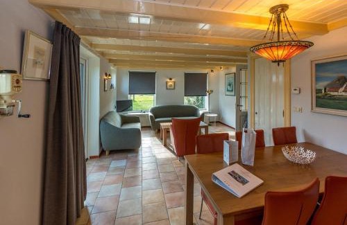 Oosterend House | Cozy Holiday Home in Oost Texel with Terrace & Pet-Friendly