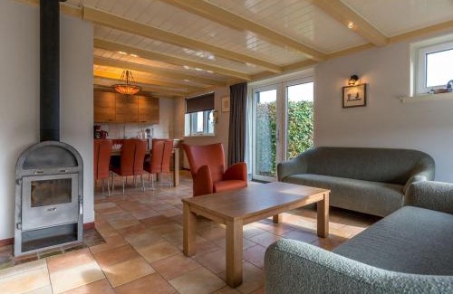 Oosterend House | Cozy Holiday Home in Oost Texel with Terrace & Pet-Friendly