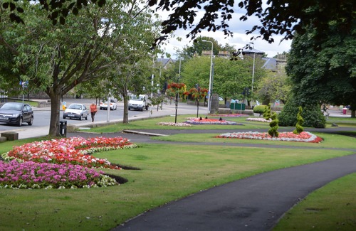 Kirkcaldy Apartment | Refurbished Victorian Apartment with Pool in Central Kirkcaldy