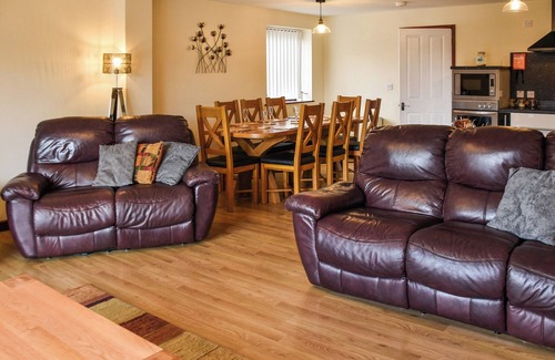 Horning Cottage | Attractive "upside down" waterside home, with four en-suite bedrooms.