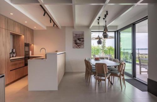 Kamperland House | Attractive villa with jetty