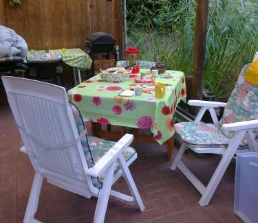 Jenfeld House | Cozy Glogauer House with Oceanfront Views and Pet-Friendly