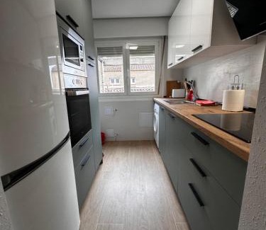 Burgos Apartment | Bright Duplex in Reyes Católicos with Free Parking & Breakfast