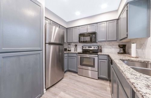 Sonesta West House | Stylish ATX 2-Bedroom Townhome with Spa and Hot Tub
