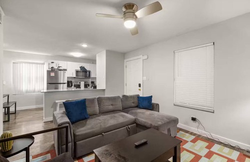 Hyde Park Apartment | ATX Casa Norte BnB ~ Near Hyde Park & UT Campus