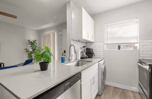 Hyde Park Apartment | ATX Casa Tranquila BnB ~ Near Hyde Park & UT