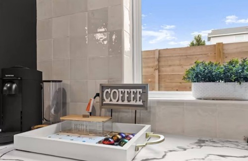 St. John - Coronado Hills Condo | ATX Luxury Retreat - Sleeps 6, Updated, NEW!