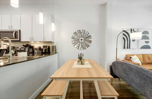 Travis Heights Apartment | Experience ATX Style Getaway: Pool, Gym & Rooftop Oasis