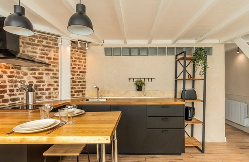Historic Center Apartment | Unique Flat Stay in the Heart of Lille with Spa & Breakfast