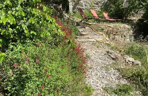 Molieres-sur-Ceze Cottage | Art Gallery Cottage with Ocean View & Large Terrace Retreat