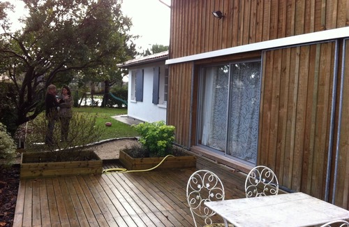 Andernos-les-Bains House | Unique Biking and Comics Retreat with Oceanfront Views