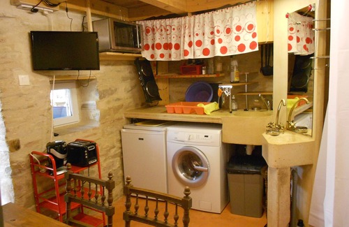 Gigny-sur-Saone Apartment | Unique Mini Gîte in a Historic Bread Oven with Pool