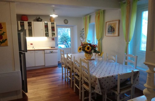 Vebre House | Unique 1887 House: Pet-Friendly with Lake View & Spa