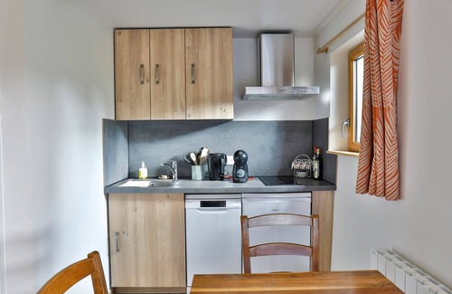 Plescop Apartment | Unique Brittany Studio: Pet-Friendly with Ocean Views