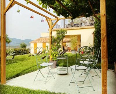 Rosans Bed & Breakfast | Unique Atypique Détour with Oceanfront Dining Experience