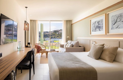Santa Susanna Hotel | Discover Atzavara Hotel & Spa: 5-Star Oasis with Pool