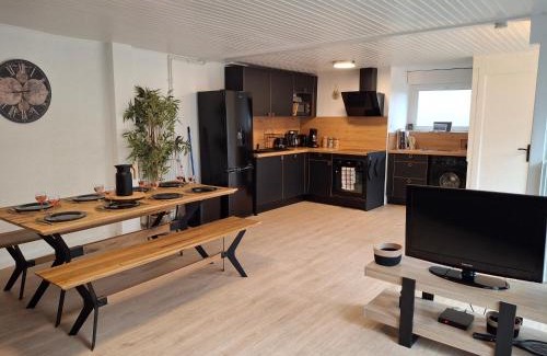 Aiguihe House | Explore Au Bon Endroit: Pet-Friendly Getaway with Top Ratings