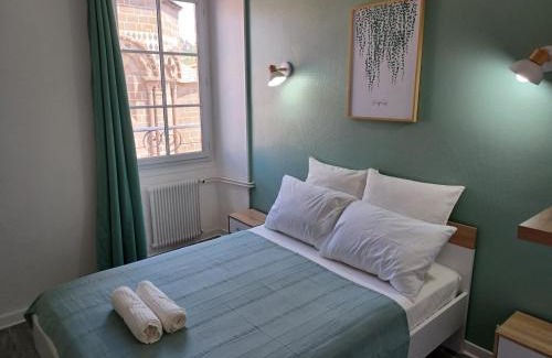 Aiguihe House | Explore Au Bon Endroit: Pet-Friendly Getaway with Top Ratings