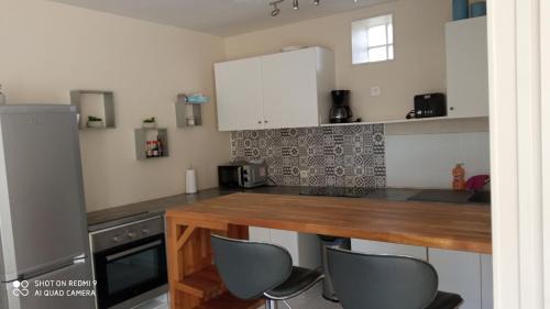 Parvillers-le-Quesnoy Apartment | Top-Notch Family Retreat at Au Bonheur des Anes - Gîte Topaze