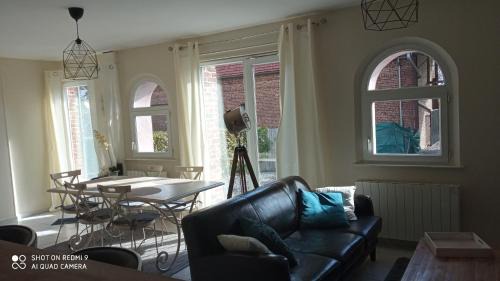 Parvillers-le-Quesnoy Apartment | Top-Notch Family Retreat at Au Bonheur des Anes - Gîte Topaze