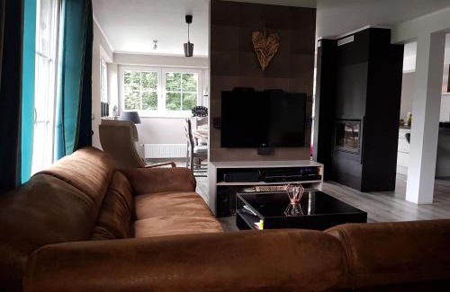 Trois-Ponts House | Relaxing Retreat at Au bord de l'eau - Pet & Child Friendly