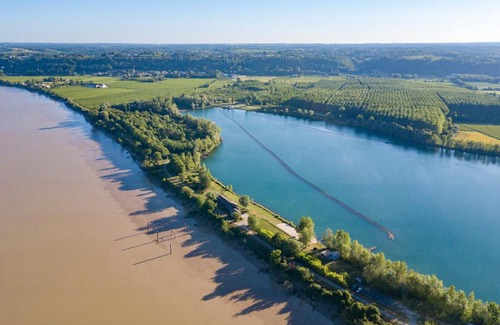 Baurech Villa | Relax by the Water at Au bord de l'eau - Baurech Insolite