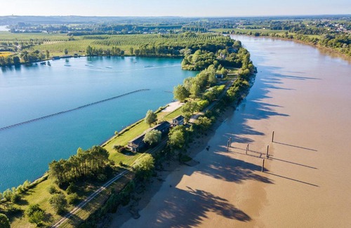 Baurech Villa | Relax by the Water at Au bord de l'eau - Baurech Insolite