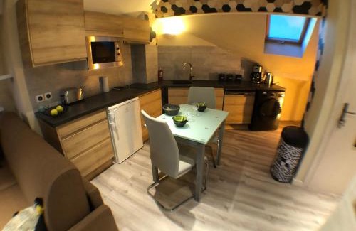Duingt Apartment | Scenic Loft by Lake Annecy with Private Beach & Ocean Views