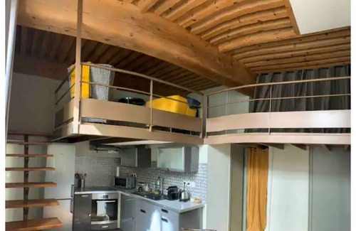Arras-sur-Rhone Apartment | Discover the Comfort of Au Cœur d’Hôtel de Ville Blanco