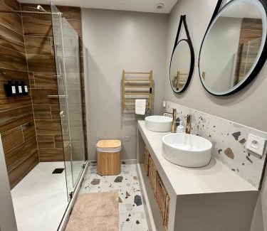 Hyeres City Centre Apartment | Romantic Getaway in Hyères - 4-Star, Highly Rated Hotel