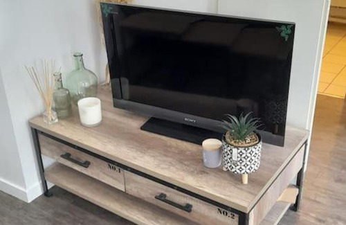Cergy Apartment | Relaxing Getaway at Au Cœur du Port - Family & Pet Friendly