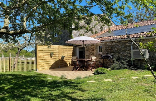 Varzay House | Relaxing Retreat: Au Calme de la Campagne near Saintes