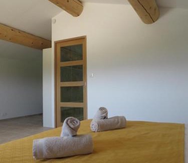 Cabrieres-d'Avignon Bed & Breakfast | Au calme face au Luberon