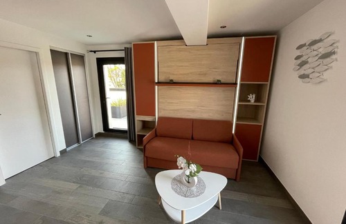 Lion-sur-Mer Apartment | Ocean View Escape at Au Charme des Marées