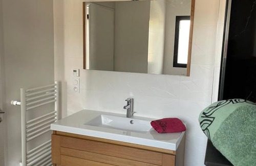 Lion-sur-Mer Apartment | Ocean View Escape at Au Charme des Marées