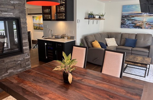 Saint-Romuald House | Discover Au Chemin du Fleuve: Pet & Child Friendly Stay