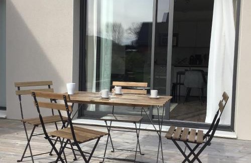 Colleville-sur-Mer House | Inviting Stay at Au Coeur d'Omaha Beach - 9.8 Rated Gîte