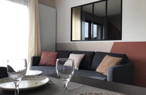 Colleville-sur-Mer House | Inviting Stay at Au Coeur d'Omaha Beach - 9.8 Rated Gîte