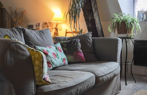Beaugency Apartment | Stay at Au Coeur Des Chateaux: Pet-Friendly Bliss Awaits