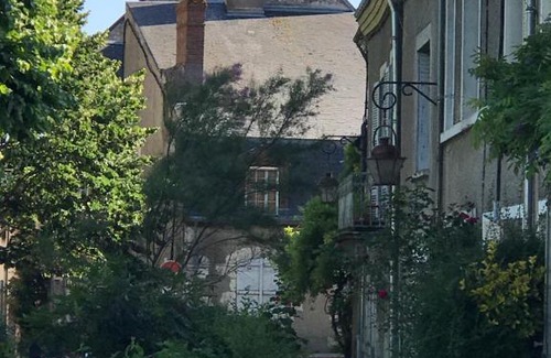 Beaugency Apartment | Stay at Au Coeur Des Chateaux: Pet-Friendly Bliss Awaits