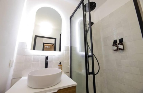 Royat Apartment | Inviting Au Cosy Dôme: Family-Friendly Getaway